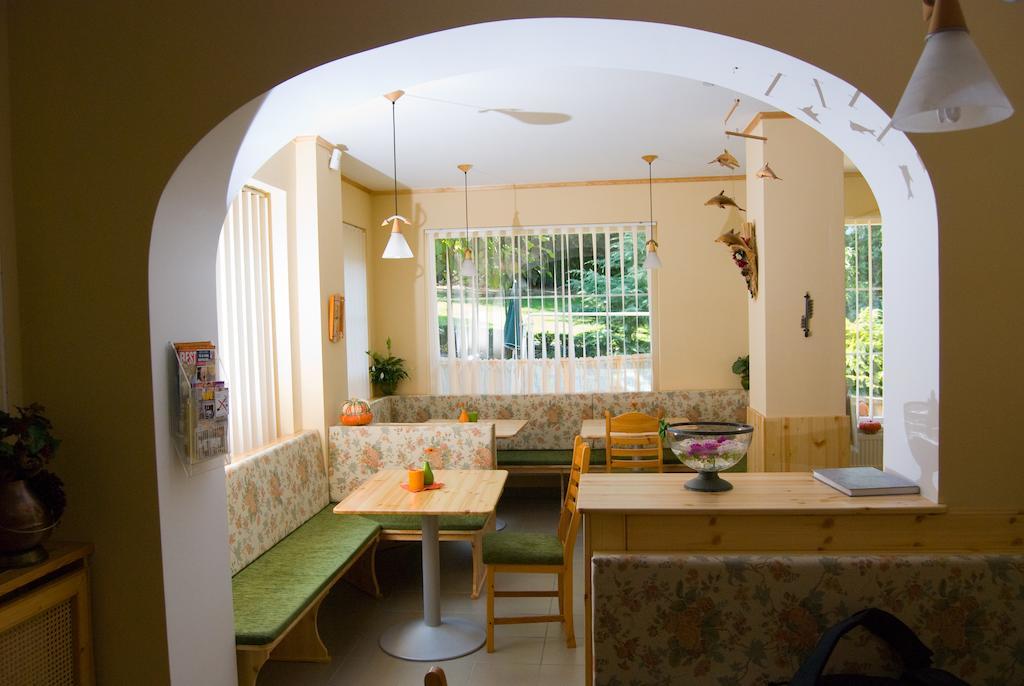 Hársfa Szálló Tamási Exterior foto